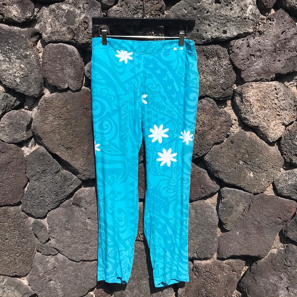 Wahine Toa cropped trouser with Tiare Print